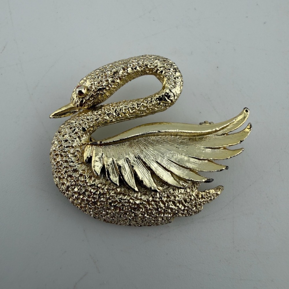 Vintage Gerrys Swan Brooch Small Gold Tone Vintage Textured‎ Figural Animal Pin